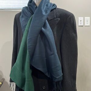 NEW Jos A Bank reversible scarf blue green